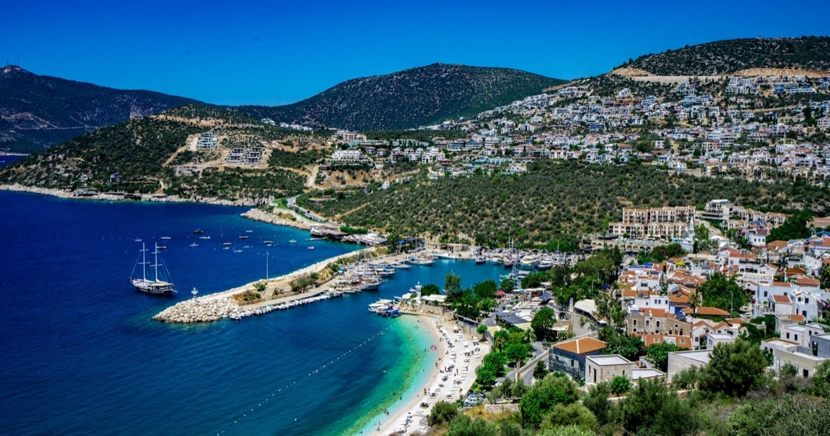 Antalya Kalkan koyu, marina ve sahil yerleşimi